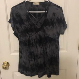 Cute black/gray tie dye shirt!